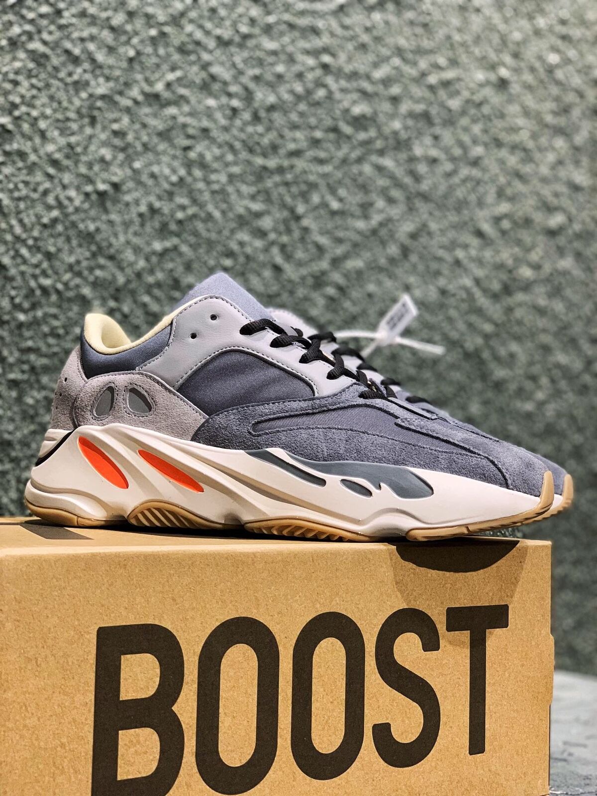 yeezy boost 700 magnet